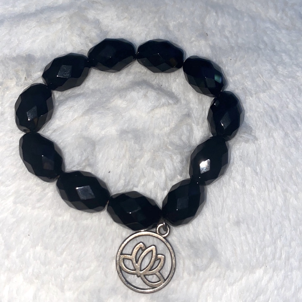Onyx Faceted Chunky Gem Stretchy Bracelet With Lotus Flower Charm